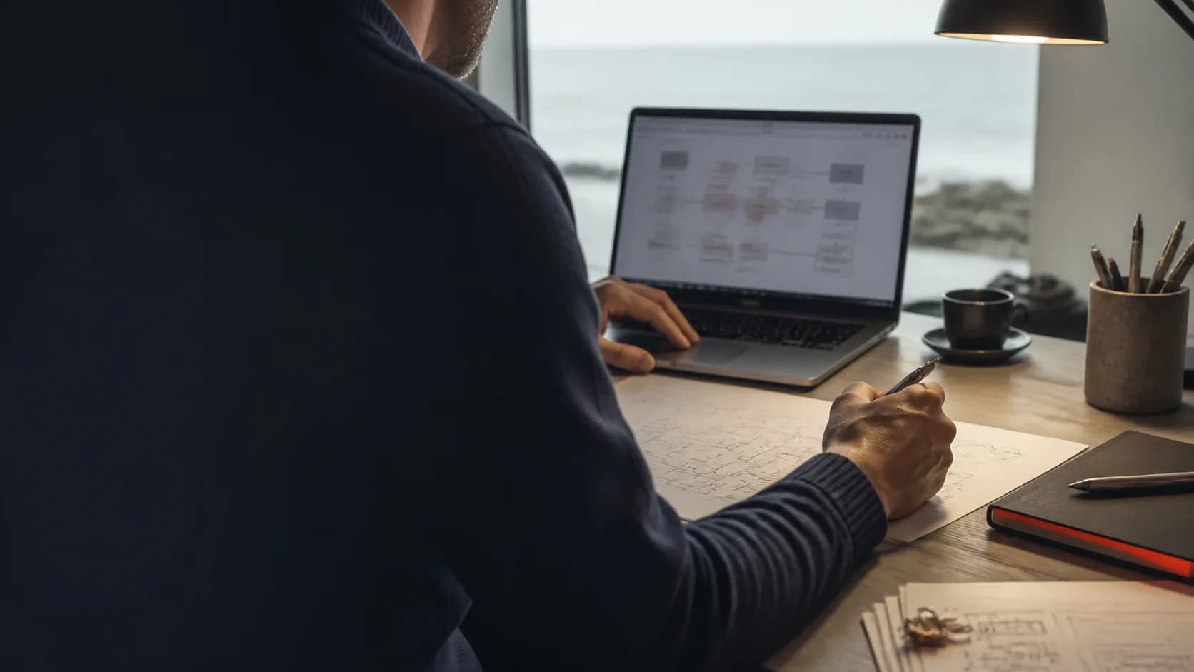 Expert technique travaillant sur une architecture logicielle dans un environnement côtier